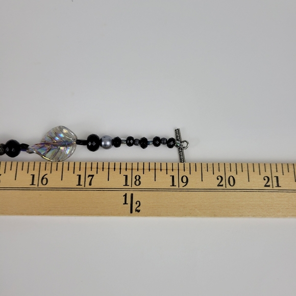 Chic Silver and Black Leaf Necklace - Picture 5 of 7